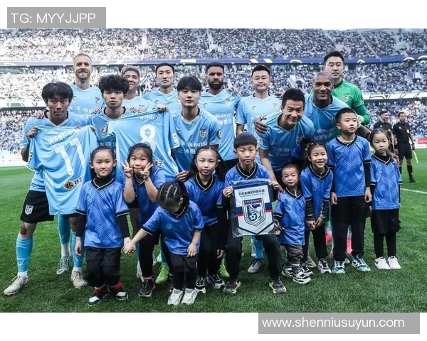 绿茵巨星齐聚赛场共享荣耀瞬间见证足球激情与友谊 绿茵巨星齐聚赛场共享荣耀瞬间见证足球激情与友谊